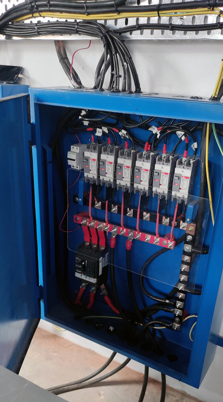 Distribution breaker panel wiring